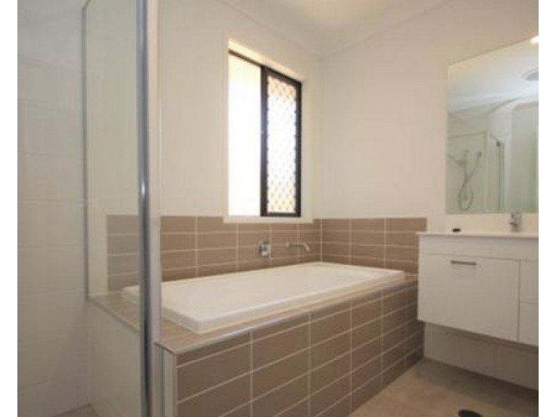 10 Como Way, Redbank QLD 4301