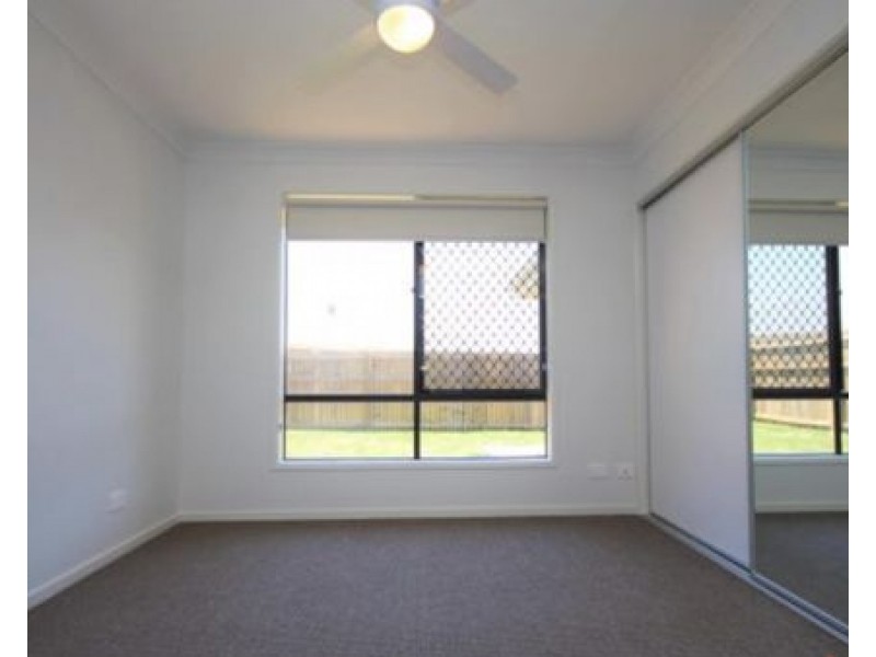 10 Como Way, Redbank QLD 4301