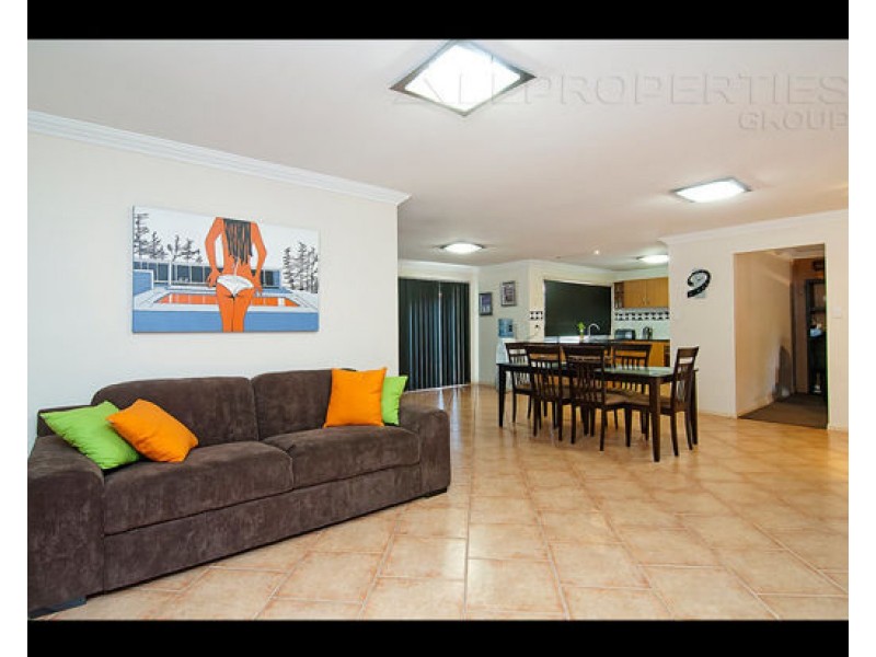 26 OWENS CRES, Regents Park QLD 4118