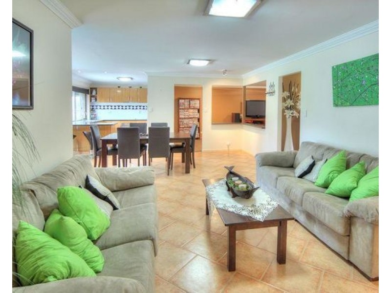 26 OWENS CRES, Regents Park QLD 4118