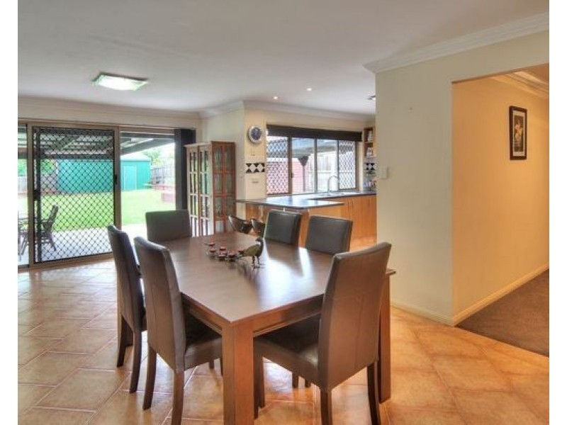 26 OWENS CRES, Regents Park QLD 4118