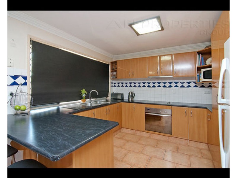 26 OWENS CRES, Regents Park QLD 4118