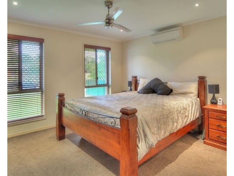 26 OWENS CRES, Regents Park QLD 4118