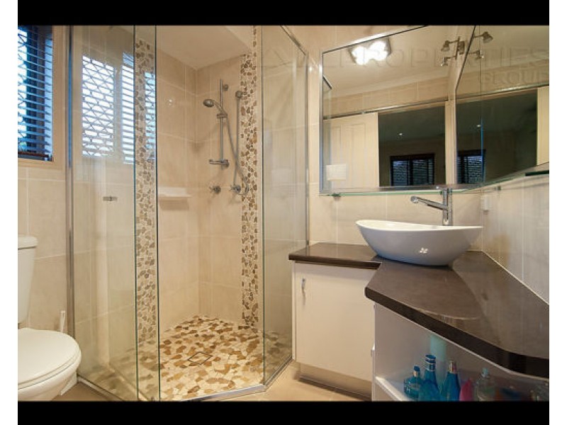 26 OWENS CRES, Regents Park QLD 4118