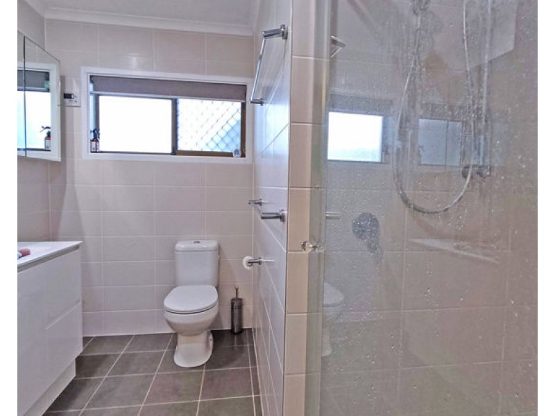 92-94 Fiona St, Bellbird Park QLD 4300