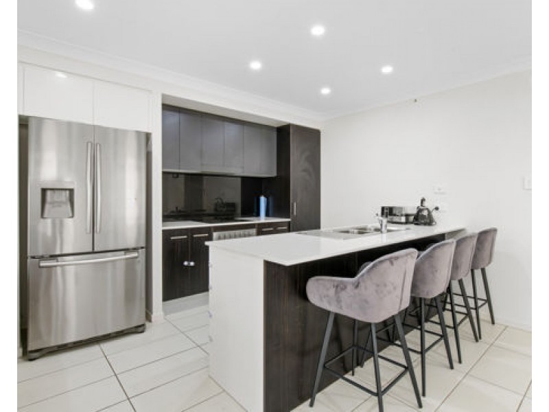 37 32 Warrill Street Redbank Plains, Redbank Plains QLD 4301