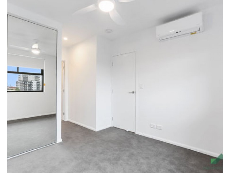 708/10 Curwen Terrace, Chermside QLD 4032