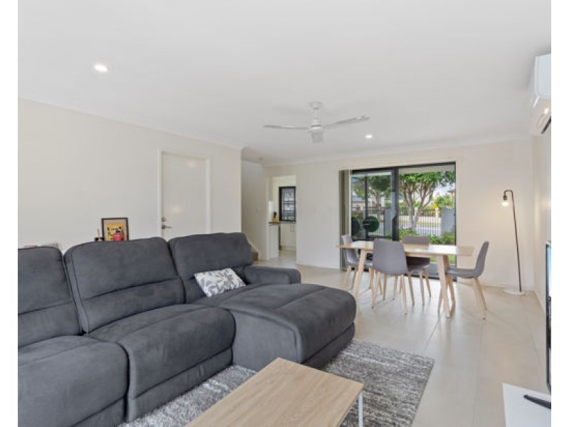 27/1 Emerald Place, Bridgeman Downs QLD 4035