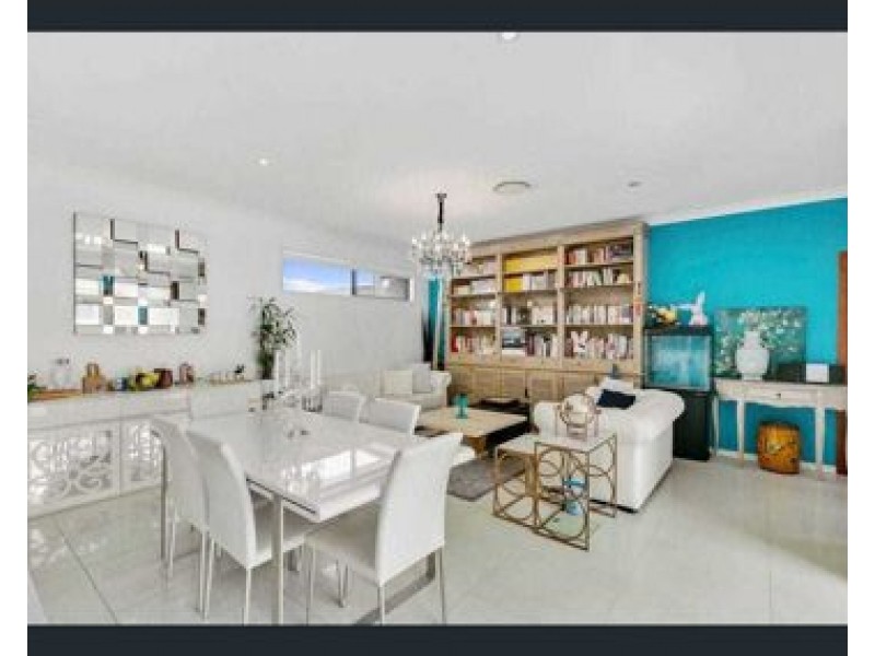 31 South Bay drive, Varsity Lakes QLD 4227