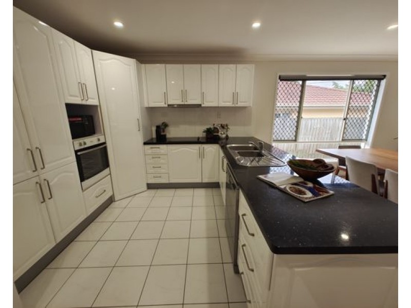 15 Liverpool St, Eight Mile Plains QLD 4113