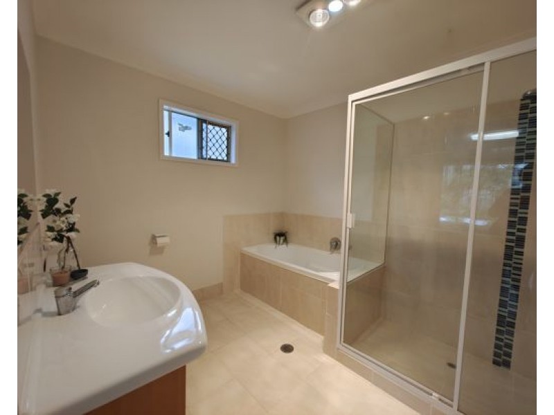 15 Liverpool St, Eight Mile Plains QLD 4113