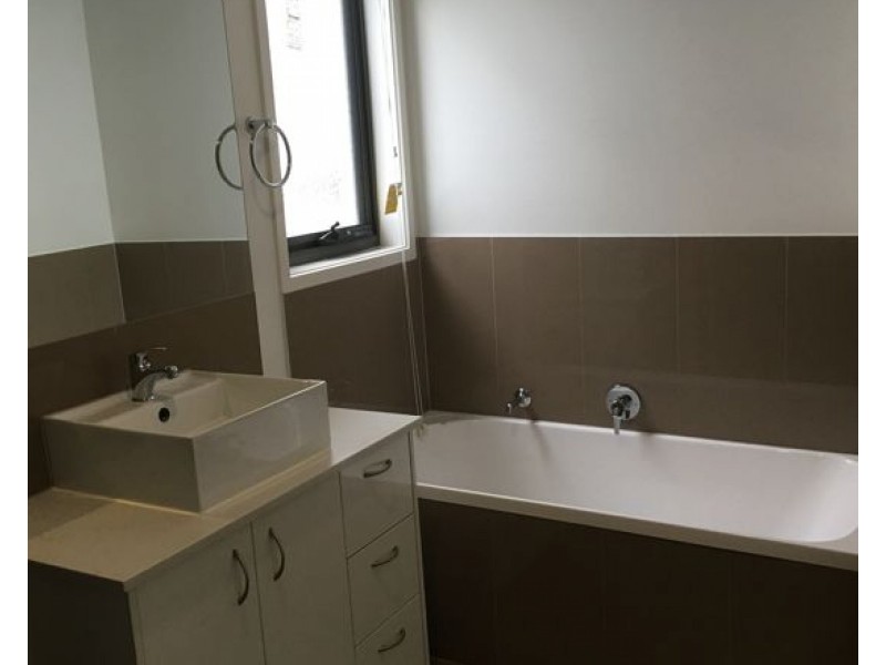 30 Girraween Cres, Parkinson QLD 4115