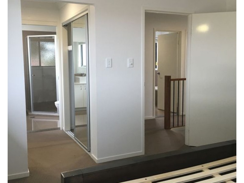 30 Girraween Cres, Parkinson QLD 4115