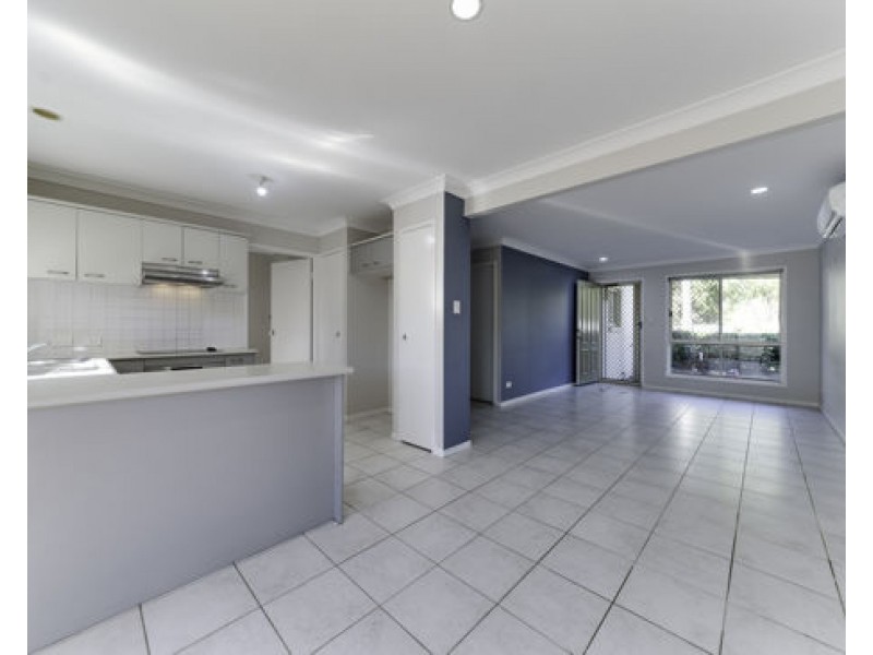 8 Earnshaw Street, Calamvale QLD 4116