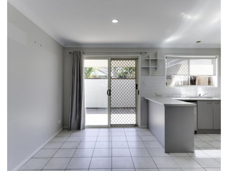 8 Earnshaw Street, Calamvale QLD 4116