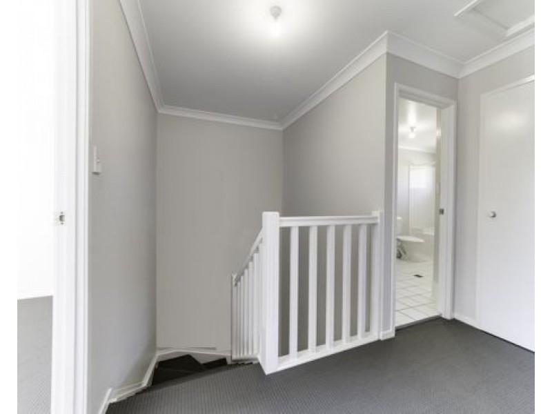 8 Earnshaw Street, Calamvale QLD 4116
