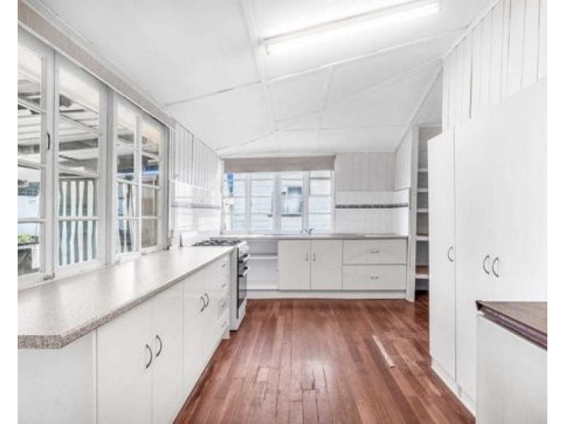 13 Chestnut St,, Wynnum QLD 4178