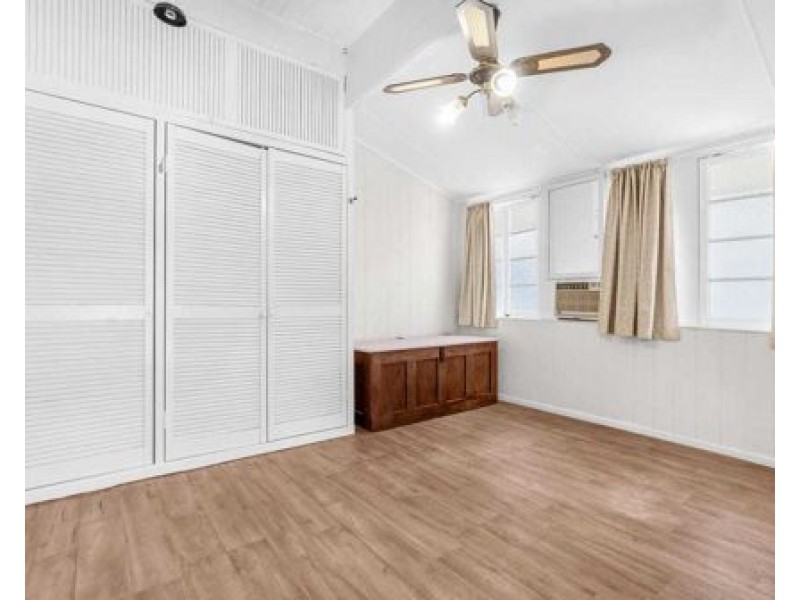 13 Chestnut St,, Wynnum QLD 4178