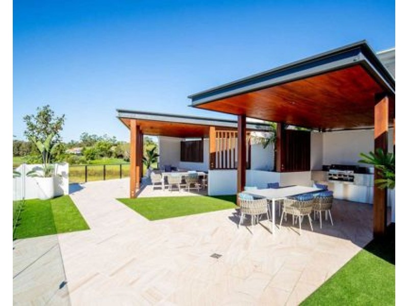 2 Bella Ave, Robina QLD 4226