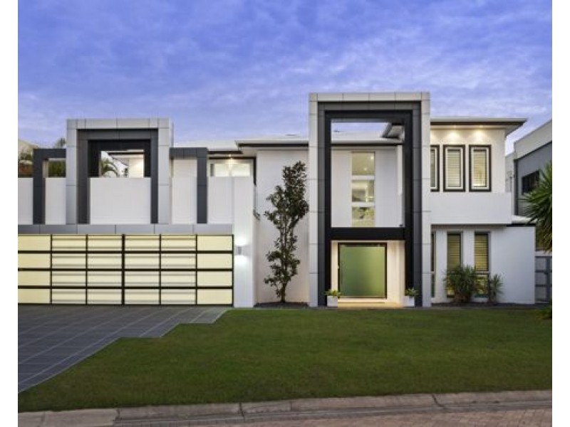 25 Knightsbridge Parade East, Paradise Point QLD 4216
