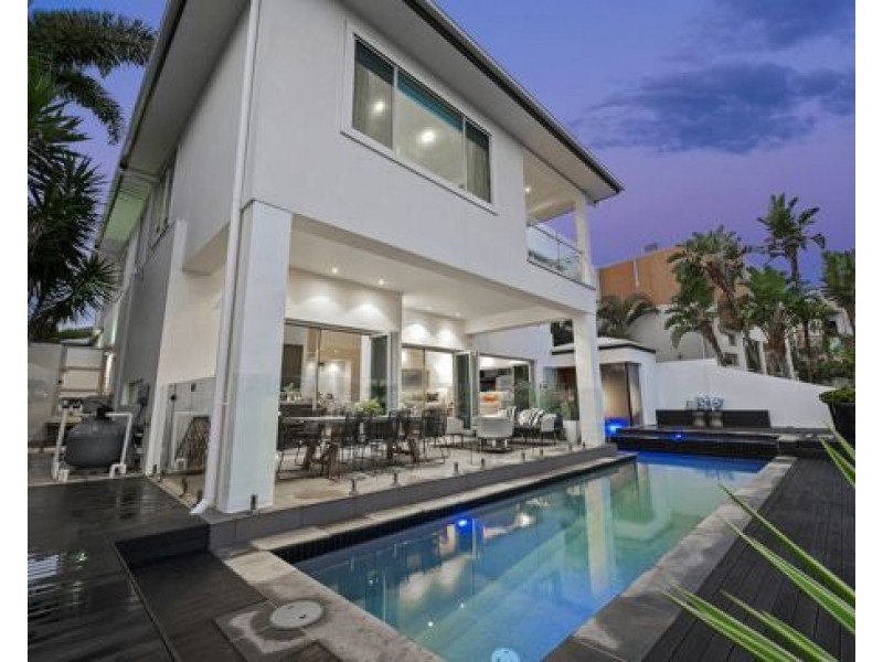 25 Knightsbridge Parade East, Paradise Point QLD 4216