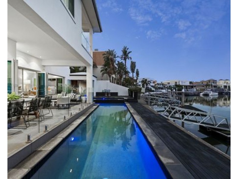 25 Knightsbridge Parade East, Paradise Point QLD 4216