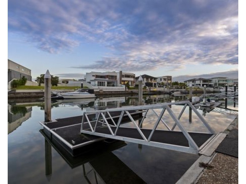 25 Knightsbridge Parade East, Paradise Point QLD 4216