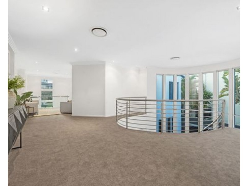 25 Knightsbridge Parade East, Paradise Point QLD 4216