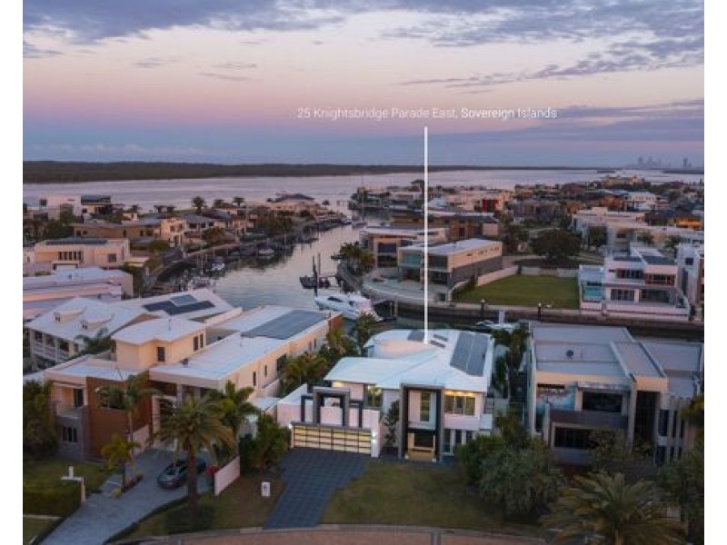 25 Knightsbridge Parade East, Paradise Point QLD 4216