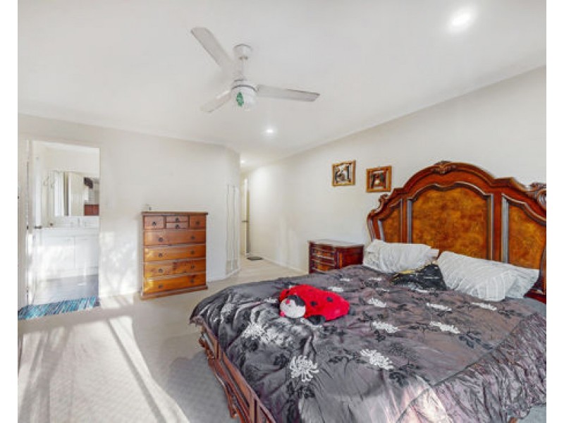 5 Innes Close, Parkinson QLD 4115