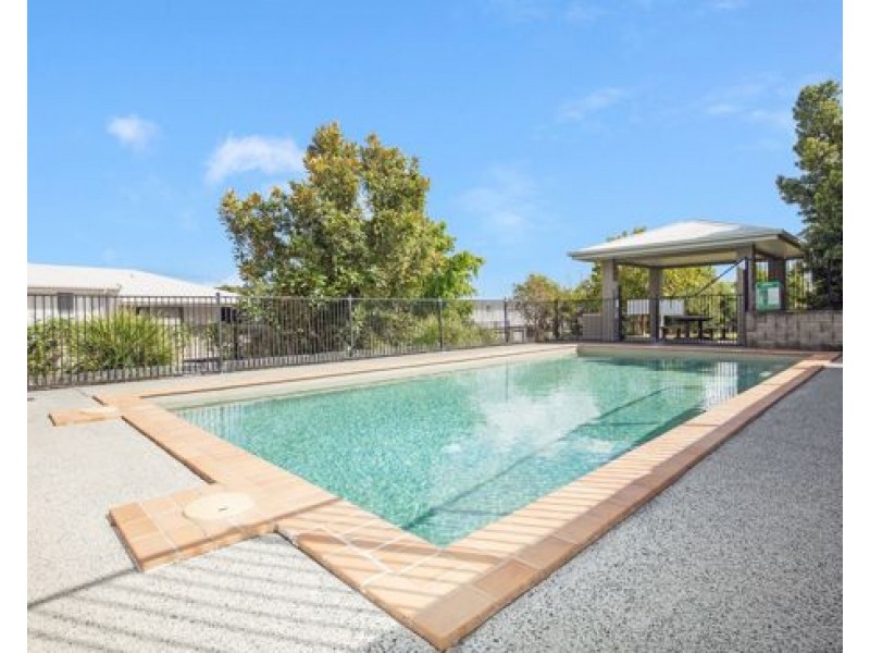 9/2 Sangster Cres, Pacific Pines QLD 4211