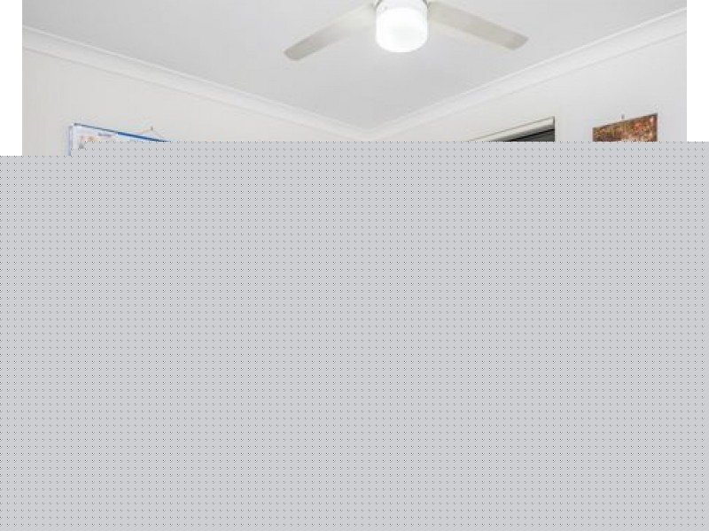 9/2 Sangster Cres, Pacific Pines QLD 4211