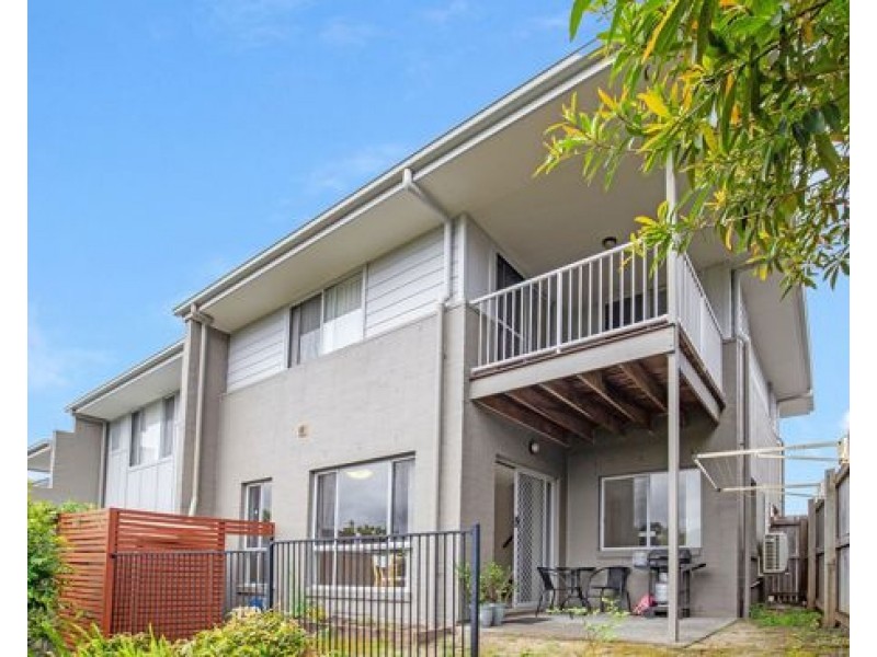 9/2 Sangster Cres, Pacific Pines QLD 4211
