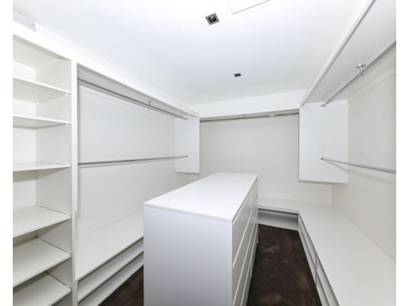 2008 THE BOULEVARDE, Benowa QLD 4217