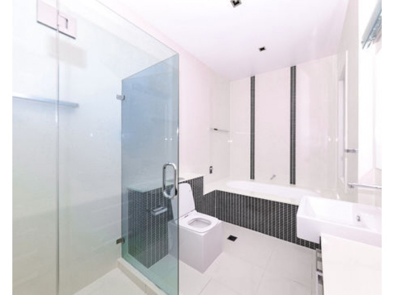 2008 THE BOULEVARDE, Benowa QLD 4217