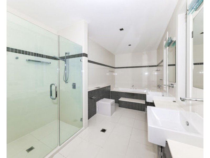 2008 THE BOULEVARDE, Benowa QLD 4217