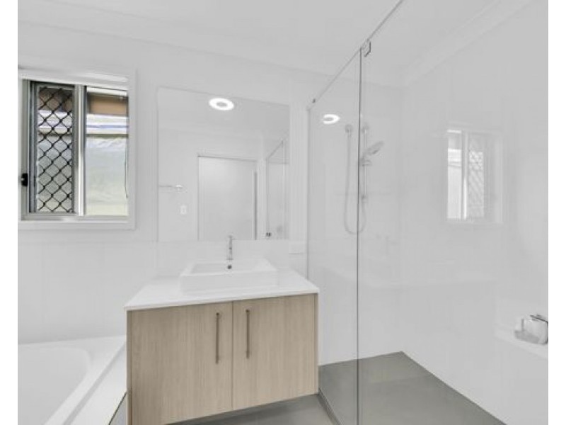 16 Bloomfield Street, Pallara QLD 4110