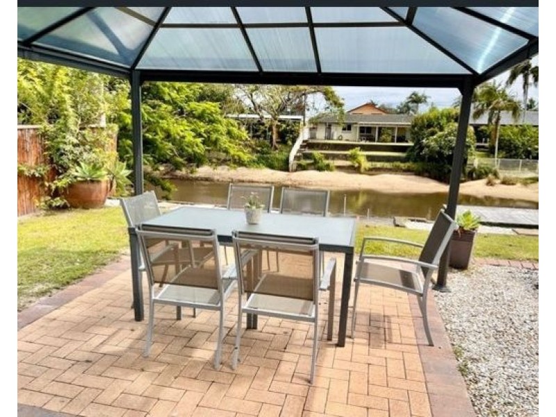 3 Pensacola Court, Broadbeach Waters QLD 4218