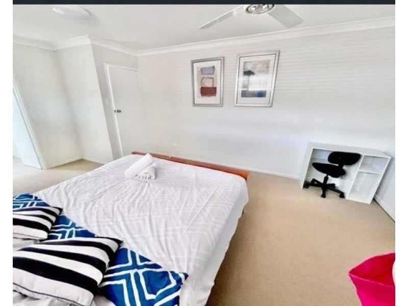 3 Pensacola Court, Broadbeach Waters QLD 4218