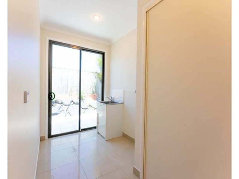 24 McRae Circuit, Pacific Pines QLD 4211