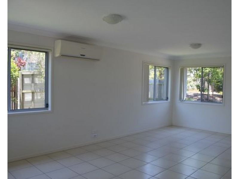 8/2 Toohey street, Pacific Pines QLD 4211