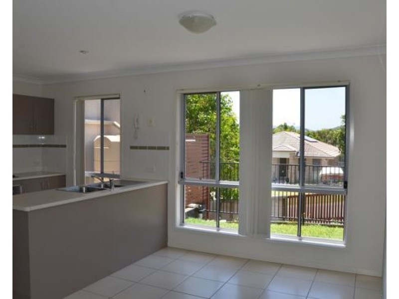 8/2 Toohey street, Pacific Pines QLD 4211