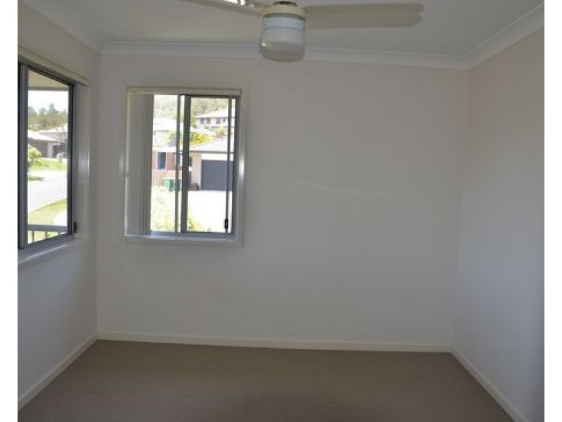8/2 Toohey street, Pacific Pines QLD 4211
