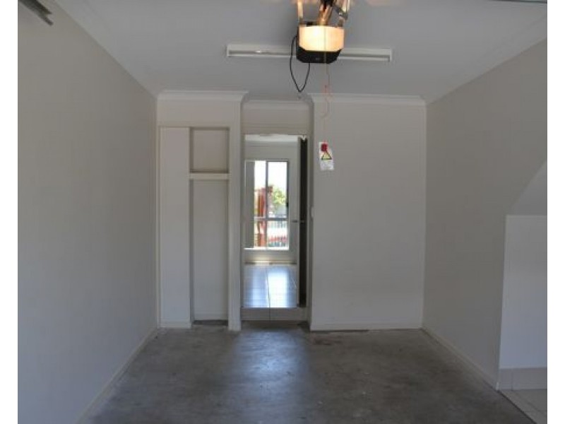 8/2 Toohey street, Pacific Pines QLD 4211