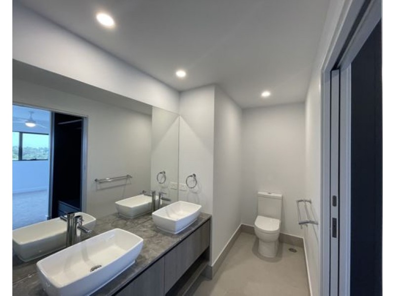 504/135 Eugaree Street, Southport QLD 4215
