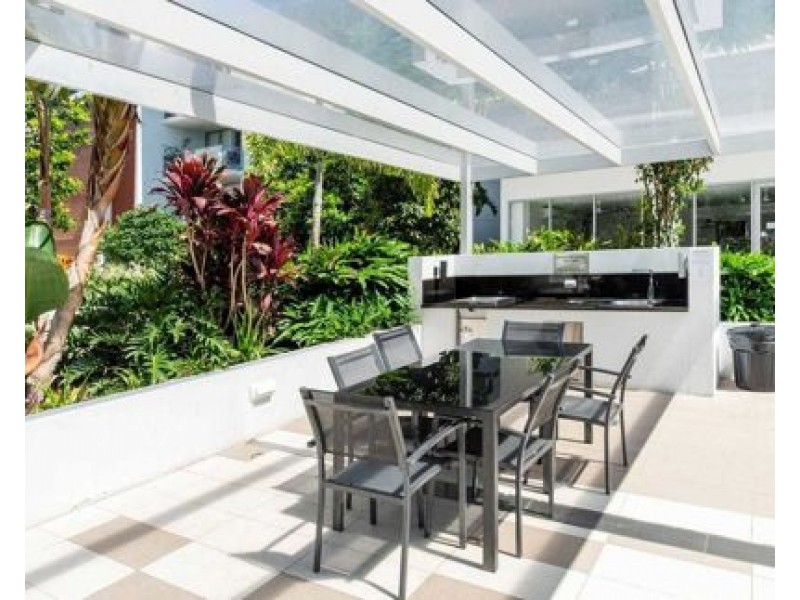 1106 6-8 WATERFORD COURT, Bundall QLD 4217