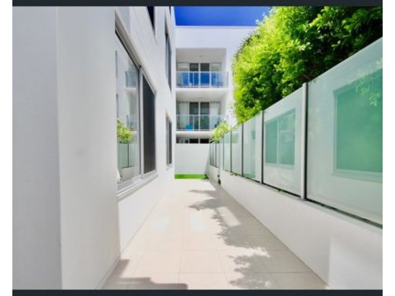 1106 6-8 WATERFORD COURT, Bundall QLD 4217