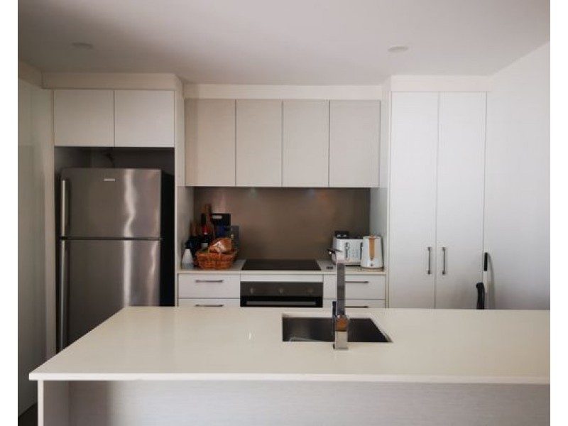 1106 6-8 WATERFORD COURT, Bundall QLD 4217