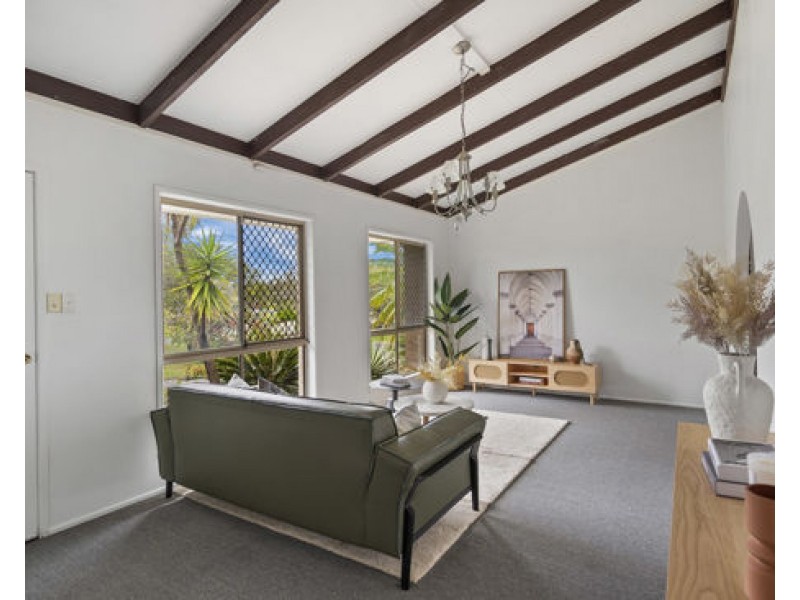 31 Cresthill Avenue, Regents Park QLD 4118