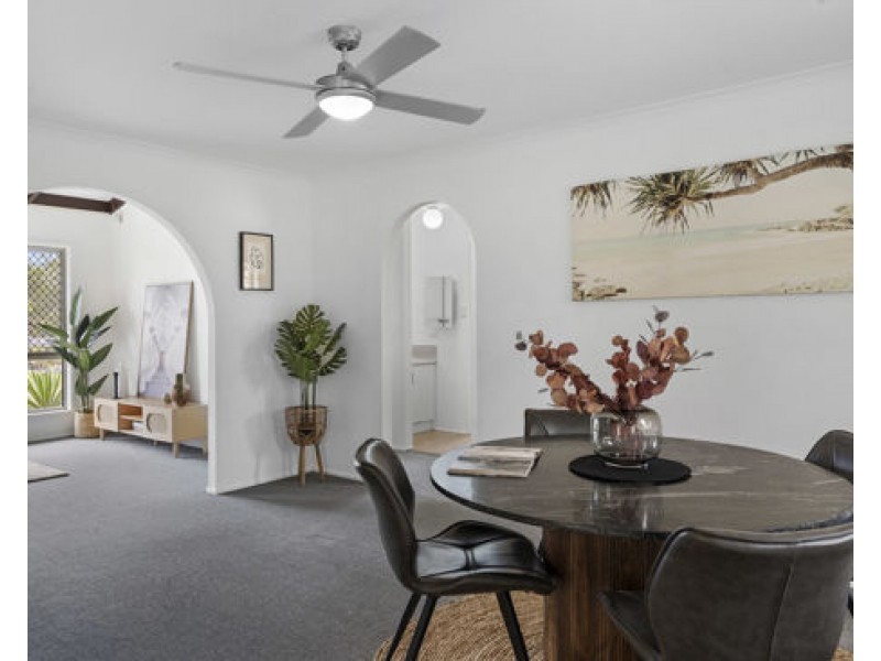 31 Cresthill Avenue, Regents Park QLD 4118